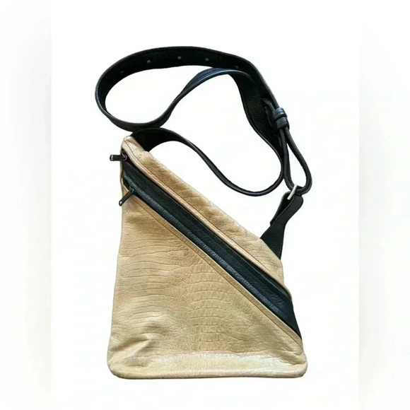 Tom Thomas Leathers Daz Asymmetrical Crossbody - Picture 10 of 15